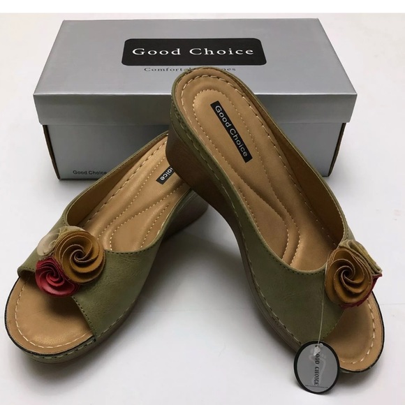 GC Shoes Sydney Slip On Wedge With Ruffle Flower - Picture 2 of 8